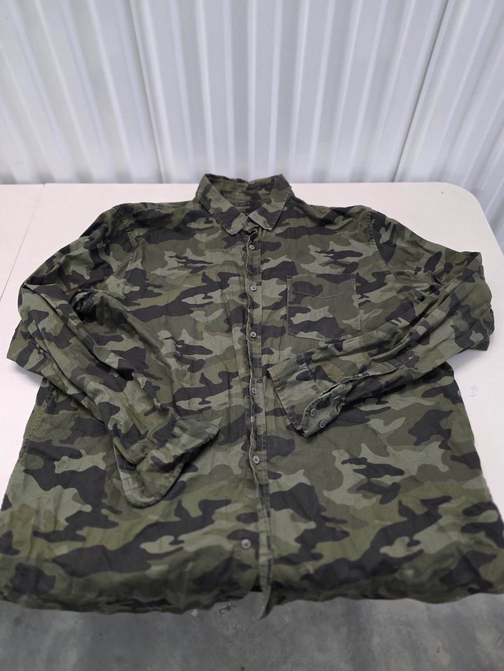 Banana Republic camouflage untucked slim fit shirt size Men's Size XXL